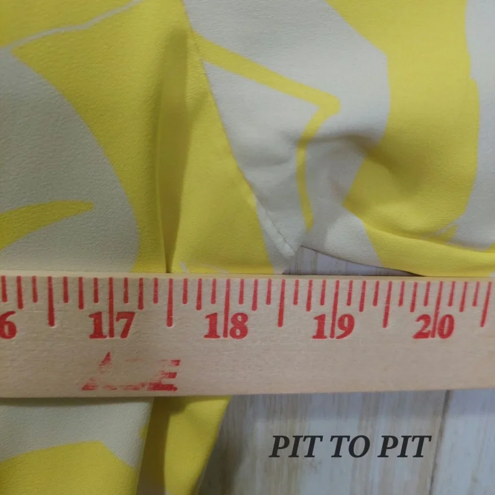 Vince Camuto Women's Yellow/White Abstract Print Smocked Ruffled Dress Size PM - Picture 12 of 12